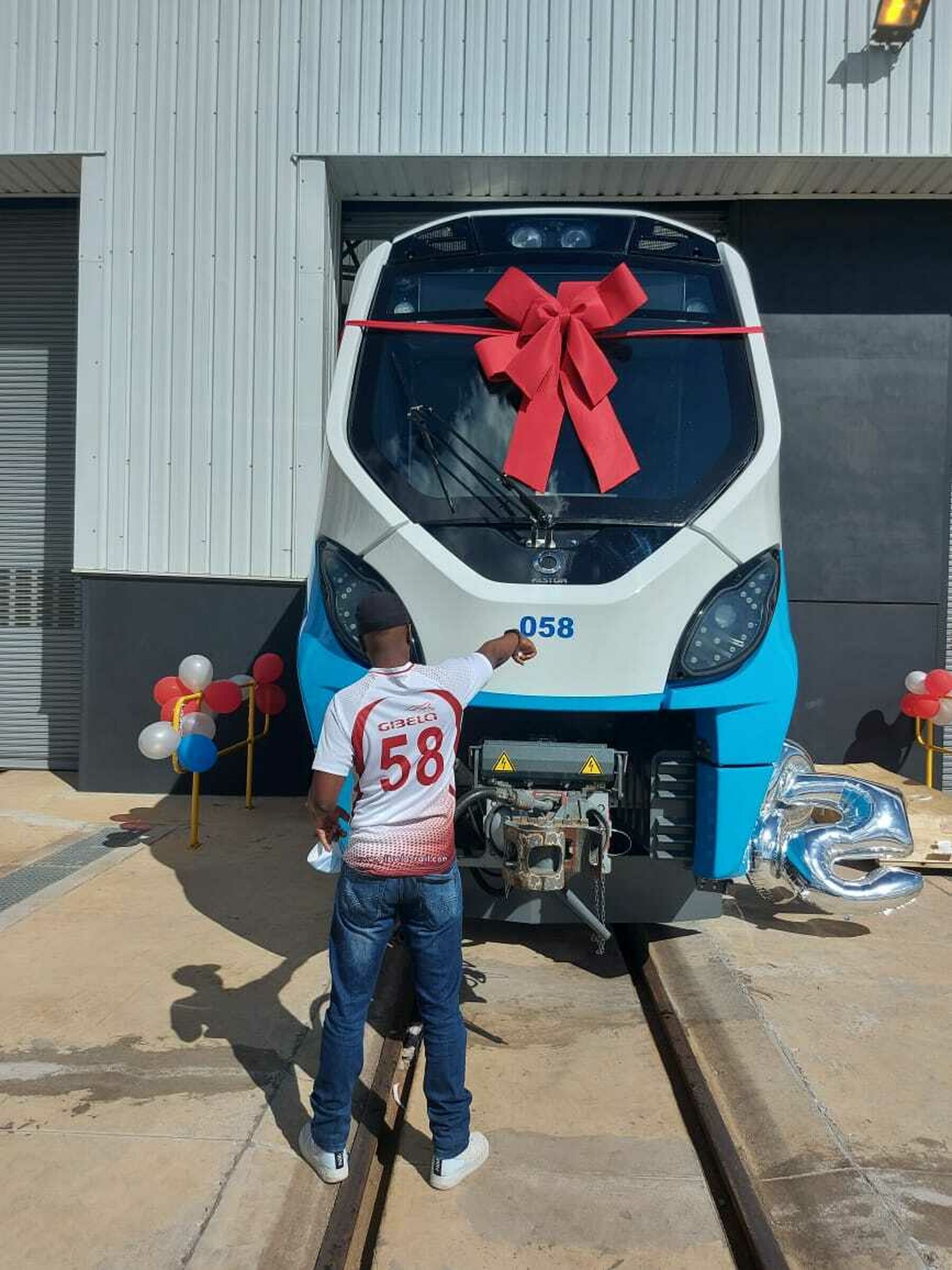 Gibela train bow Flow Communications