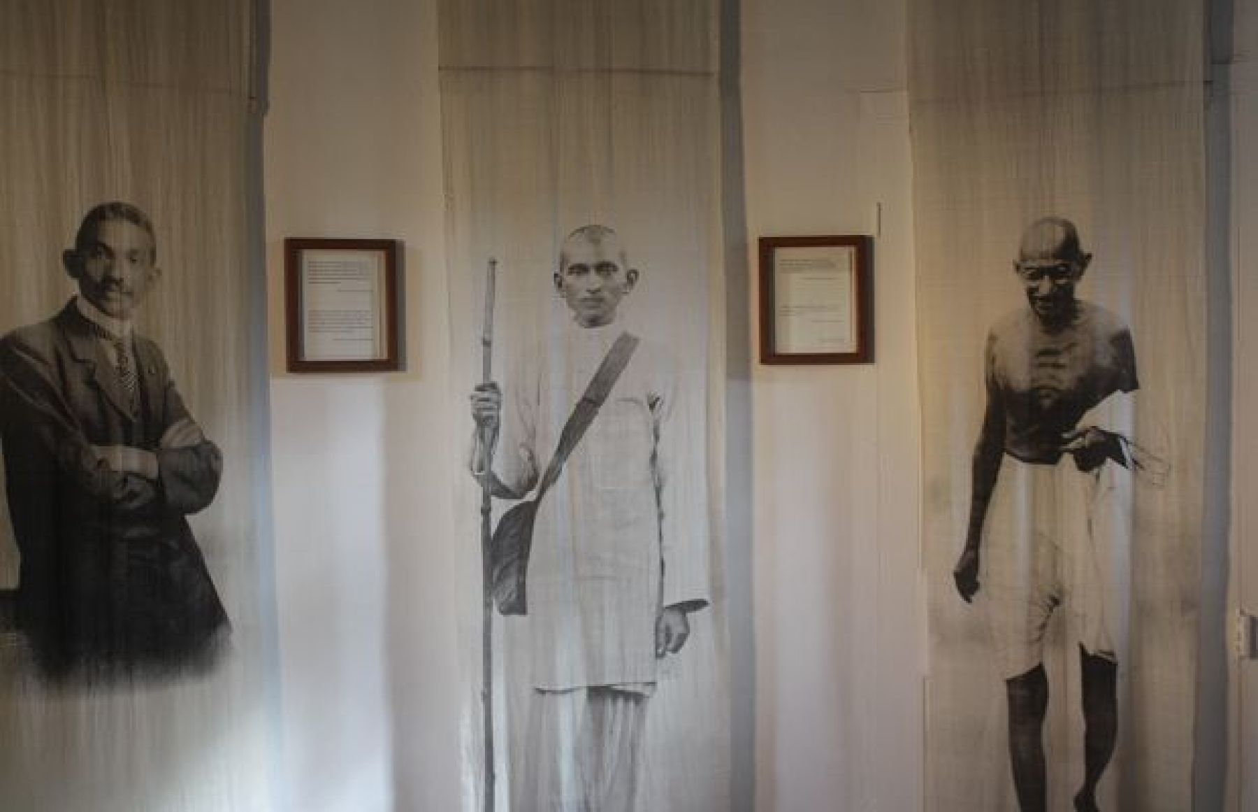Gandhi Portraits 620 400 80Auto S C1 Center Top